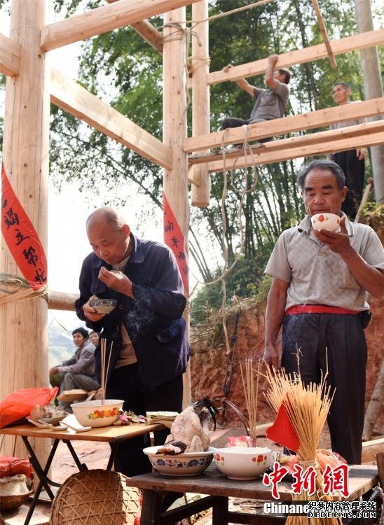 �������������˽�����¥�������