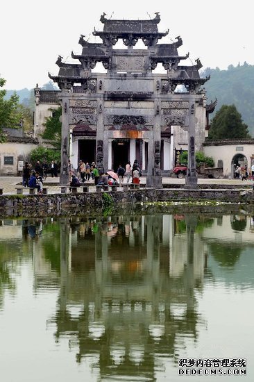 ����λ�ڰ���ʡ�������ݹŴ����һ������������ʯ��¥��